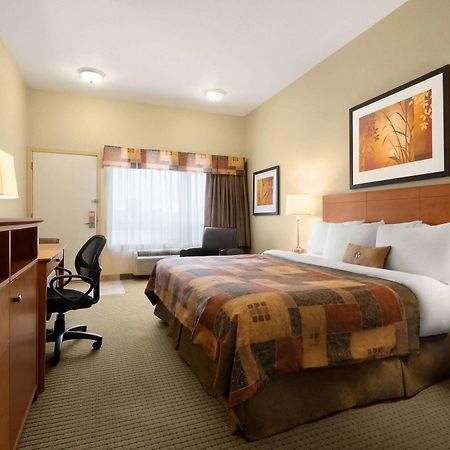 Ramada By Wyndham Drayton Valley Buitenkant foto