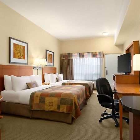 Ramada By Wyndham Drayton Valley Buitenkant foto