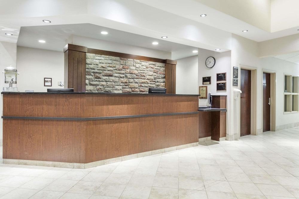Ramada By Wyndham Drayton Valley Buitenkant foto