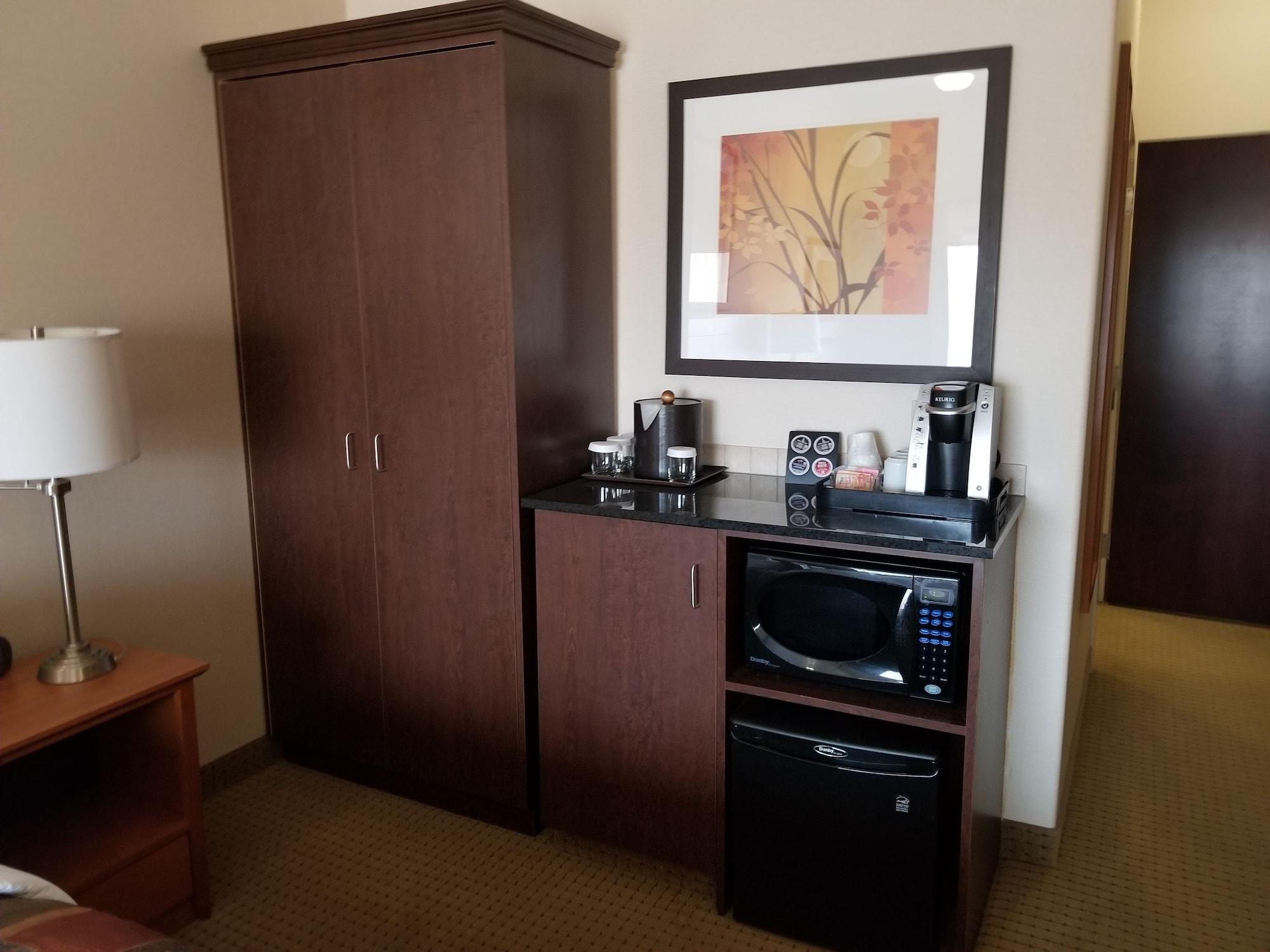 Ramada By Wyndham Drayton Valley Buitenkant foto