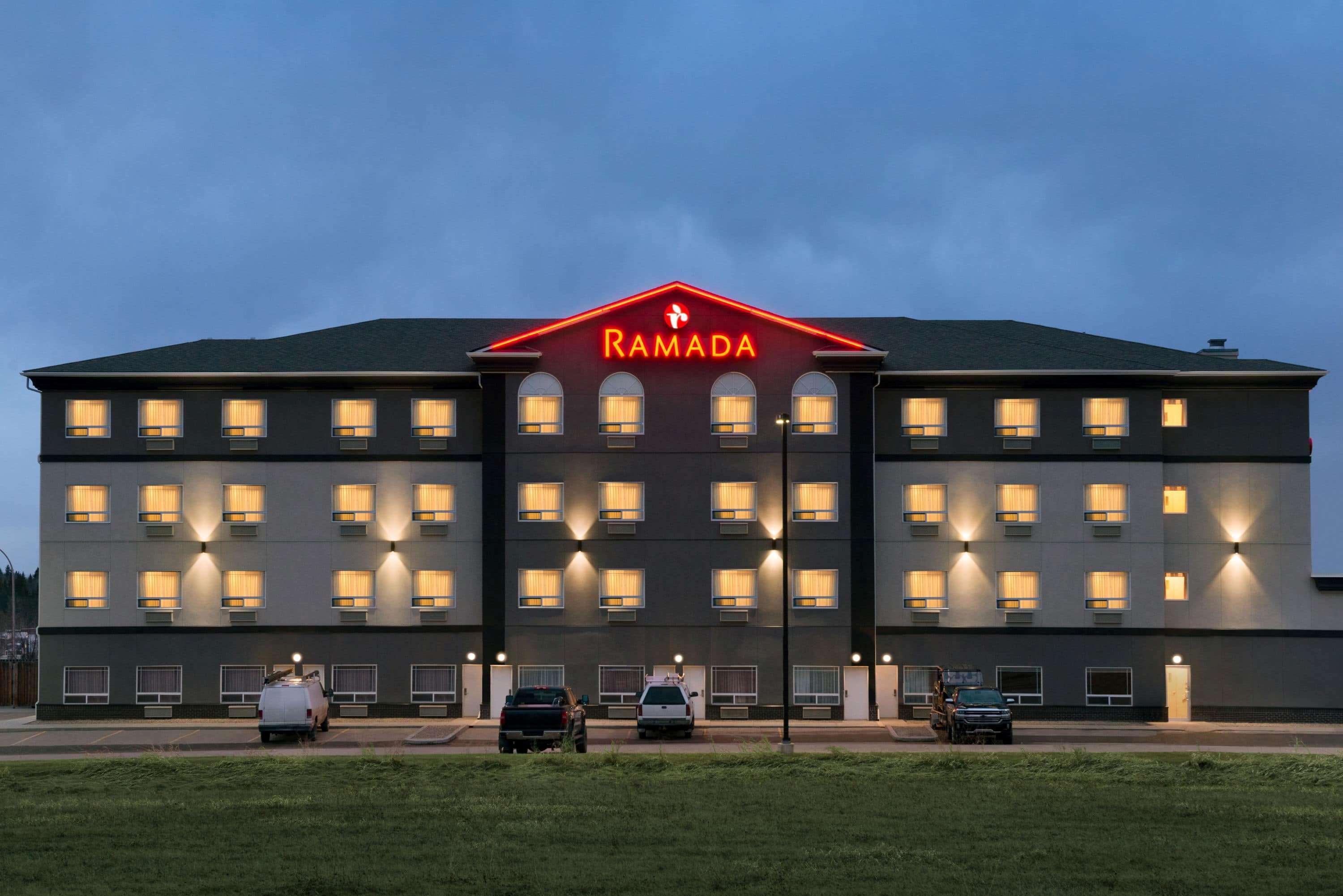 Ramada By Wyndham Drayton Valley Buitenkant foto