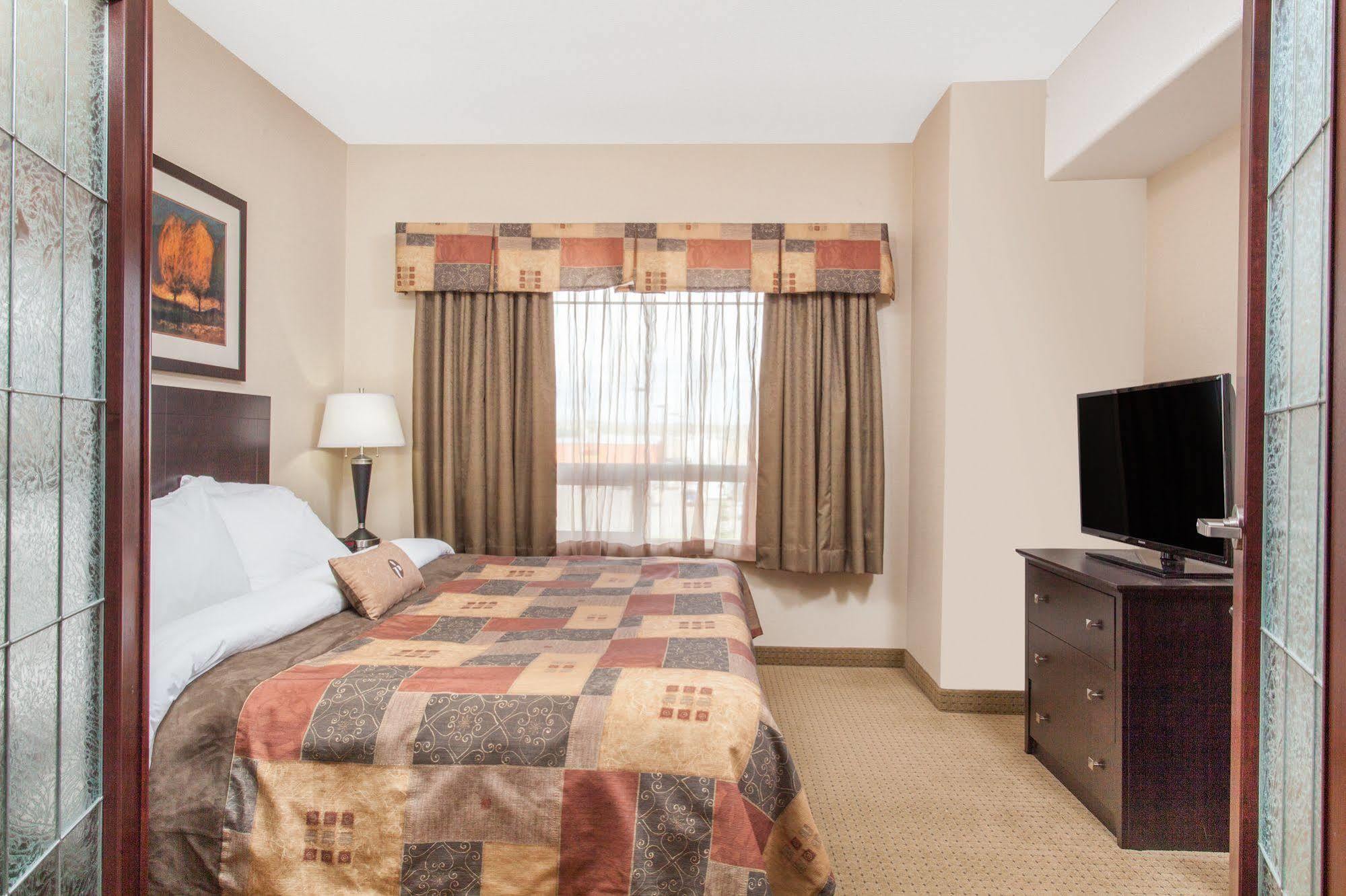 Ramada By Wyndham Drayton Valley Buitenkant foto