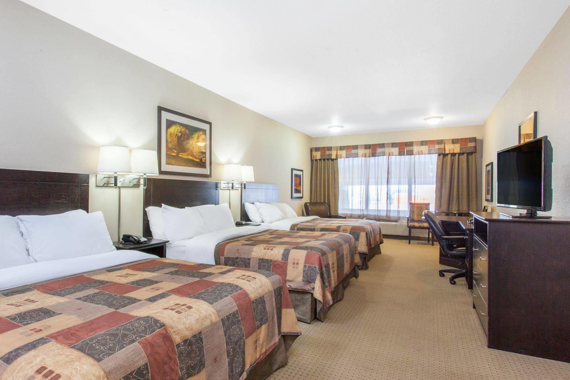Ramada By Wyndham Drayton Valley Buitenkant foto
